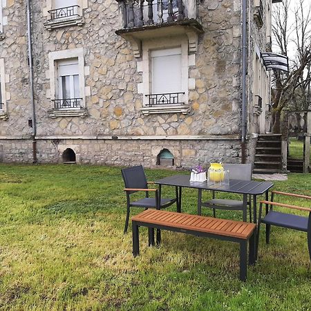 Grand Appartement Avec Jardin Bretenoux Екстериор снимка
