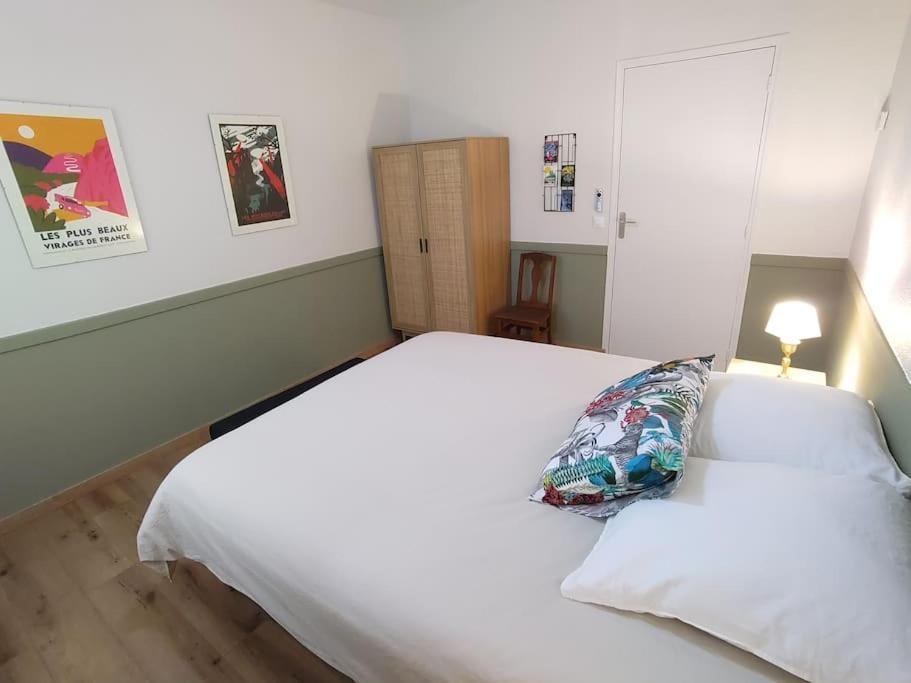 Grand Appartement Avec Jardin Bretenoux Екстериор снимка