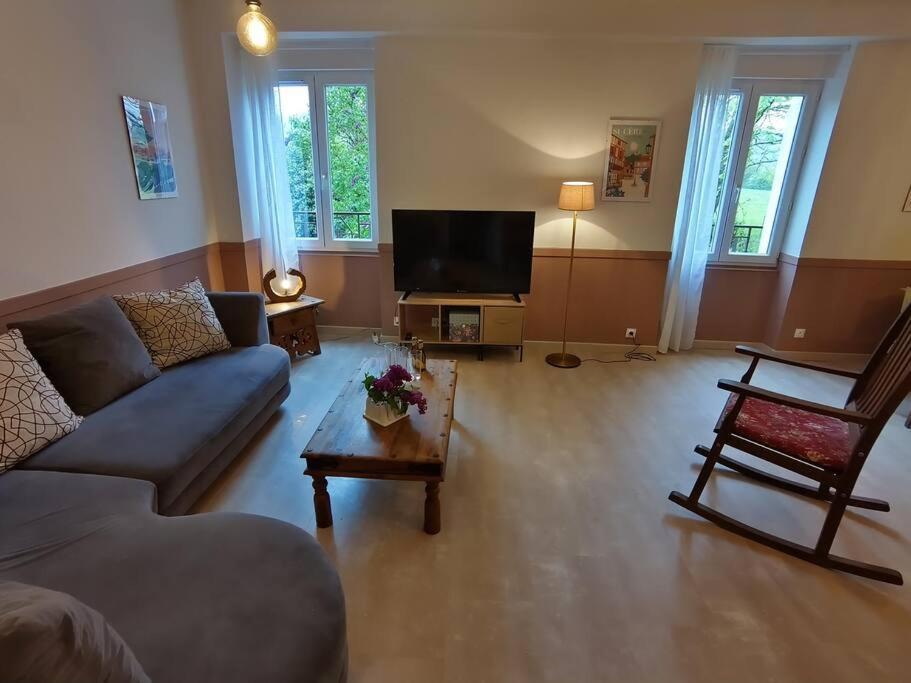 Grand Appartement Avec Jardin Bretenoux Екстериор снимка